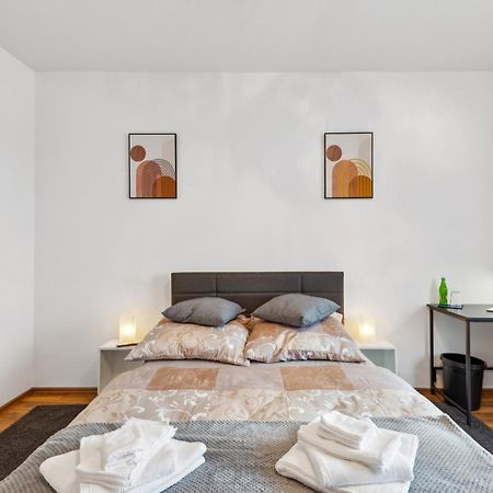 Zentrale Lage ... Ideal Fuer Geschaeftsleute, Monteure, Familien...3 Zimmer, Wlan, Smarttv Mettmann Eksteriør billede