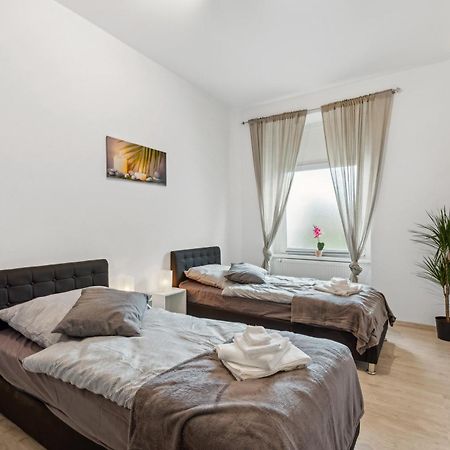 Zentrale Lage ... Ideal Fuer Geschaeftsleute, Monteure, Familien...3 Zimmer, Wlan, Smarttv Mettmann Eksteriør billede