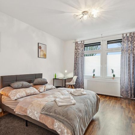 Zentrale Lage ... Ideal Fuer Geschaeftsleute, Monteure, Familien...3 Zimmer, Wlan, Smarttv Mettmann Eksteriør billede