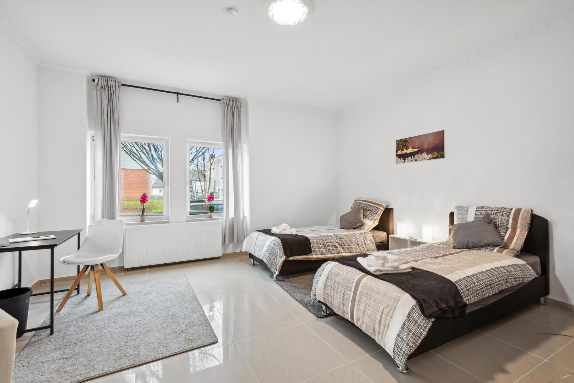 Zentrale Lage ... Ideal Fuer Geschaeftsleute, Monteure, Familien...3 Zimmer, Wlan, Smarttv Mettmann Eksteriør billede