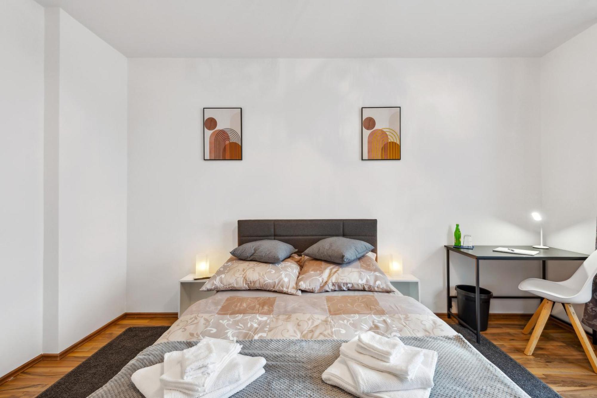 Zentrale Lage ... Ideal Fuer Geschaeftsleute, Monteure, Familien...3 Zimmer, Wlan, Smarttv Mettmann Eksteriør billede