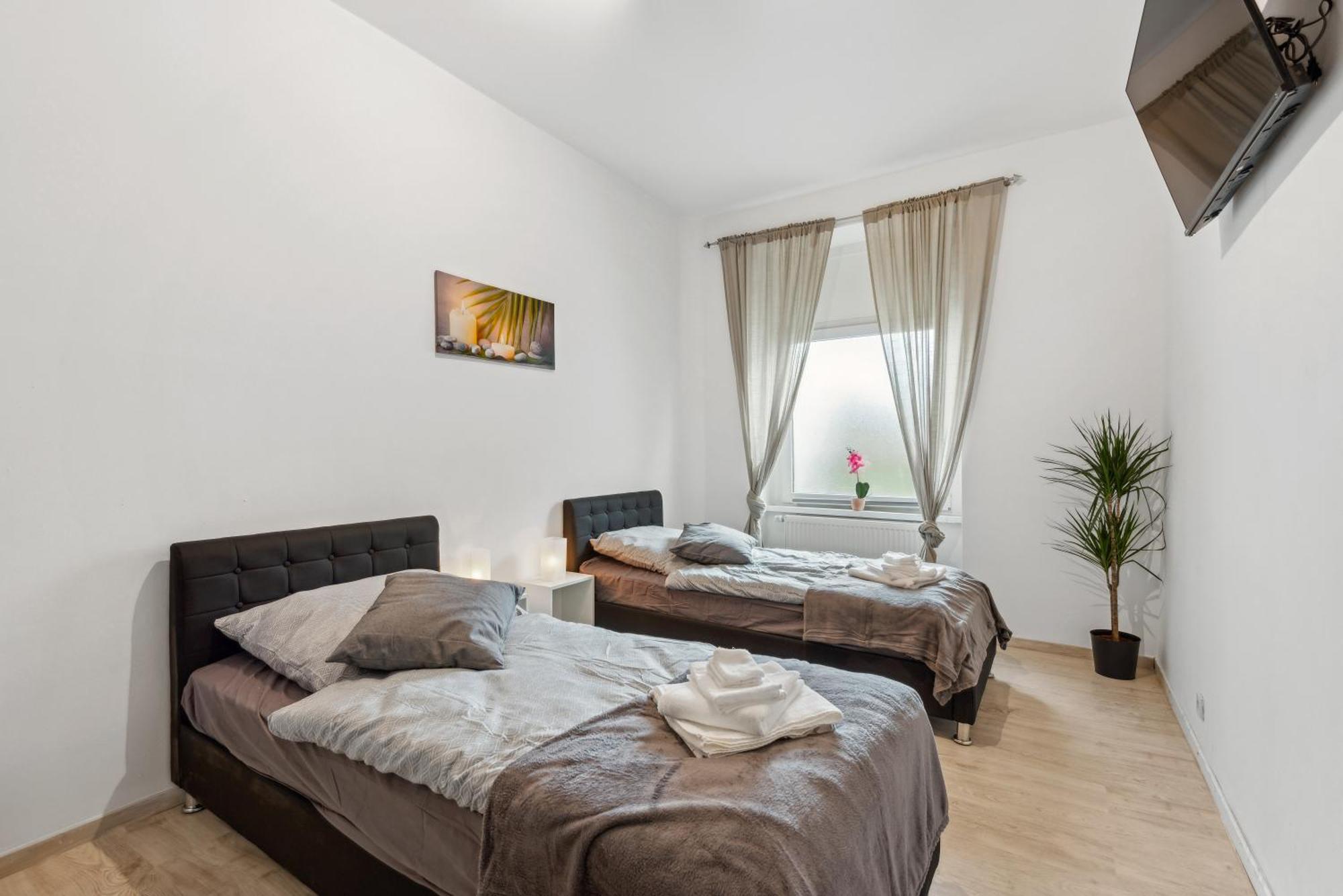 Zentrale Lage ... Ideal Fuer Geschaeftsleute, Monteure, Familien...3 Zimmer, Wlan, Smarttv Mettmann Eksteriør billede
