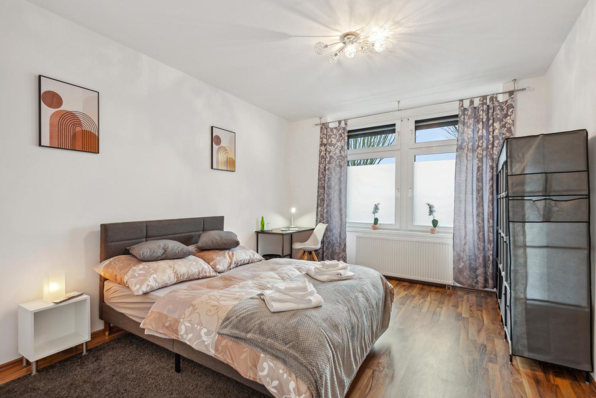 Zentrale Lage ... Ideal Fuer Geschaeftsleute, Monteure, Familien...3 Zimmer, Wlan, Smarttv Mettmann Eksteriør billede