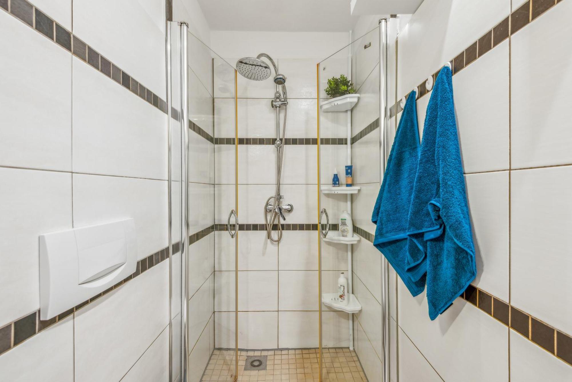 Zentrale Lage ... Ideal Fuer Geschaeftsleute, Monteure, Familien...3 Zimmer, Wlan, Smarttv Mettmann Eksteriør billede