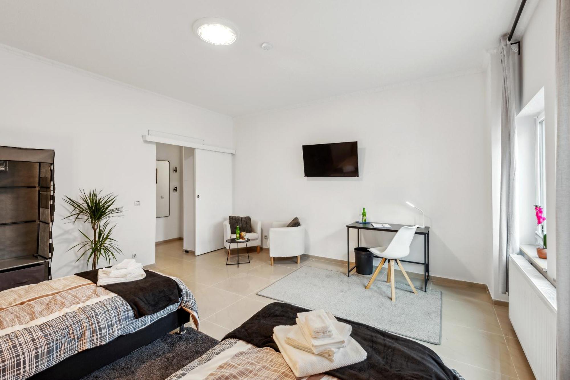Zentrale Lage ... Ideal Fuer Geschaeftsleute, Monteure, Familien...3 Zimmer, Wlan, Smarttv Mettmann Eksteriør billede