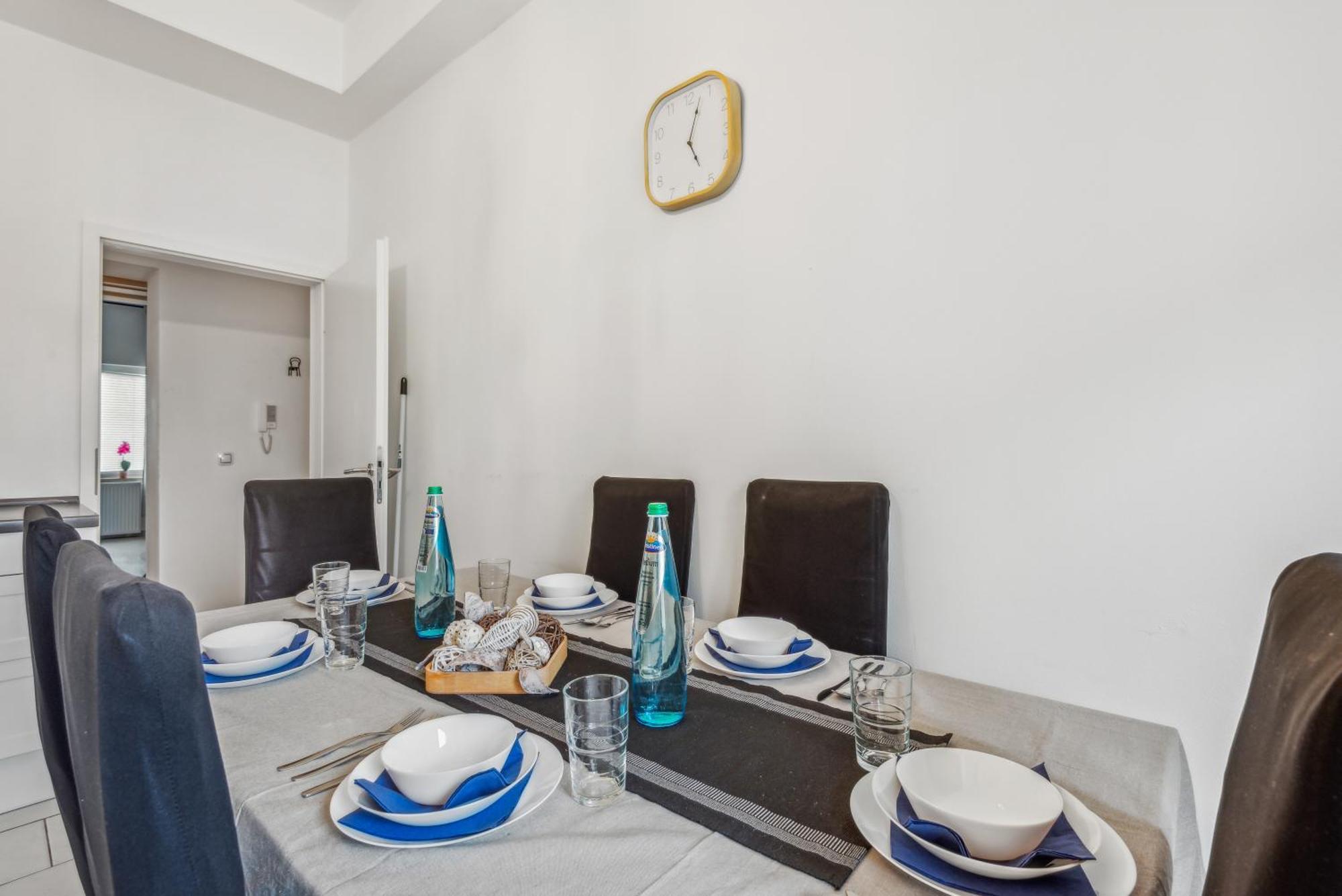 Zentrale Lage ... Ideal Fuer Geschaeftsleute, Monteure, Familien...3 Zimmer, Wlan, Smarttv Mettmann Eksteriør billede